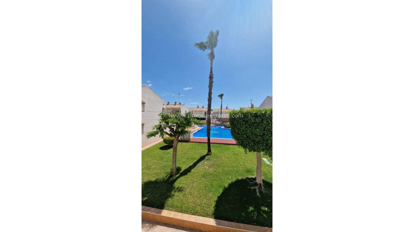 Resale - Apartment - Torrevieja - Aguas Nuevas