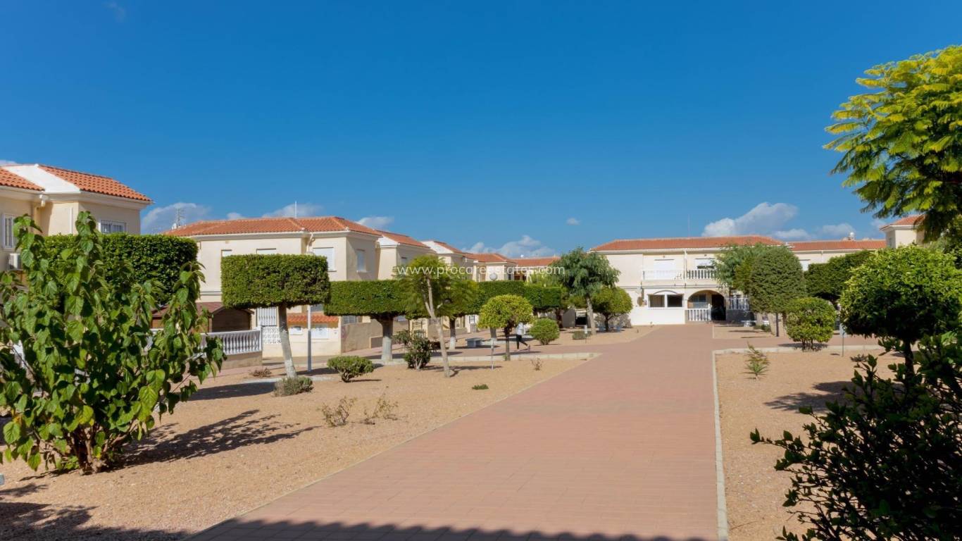 Resale - Apartment - Torrevieja - Aguas Nuevas