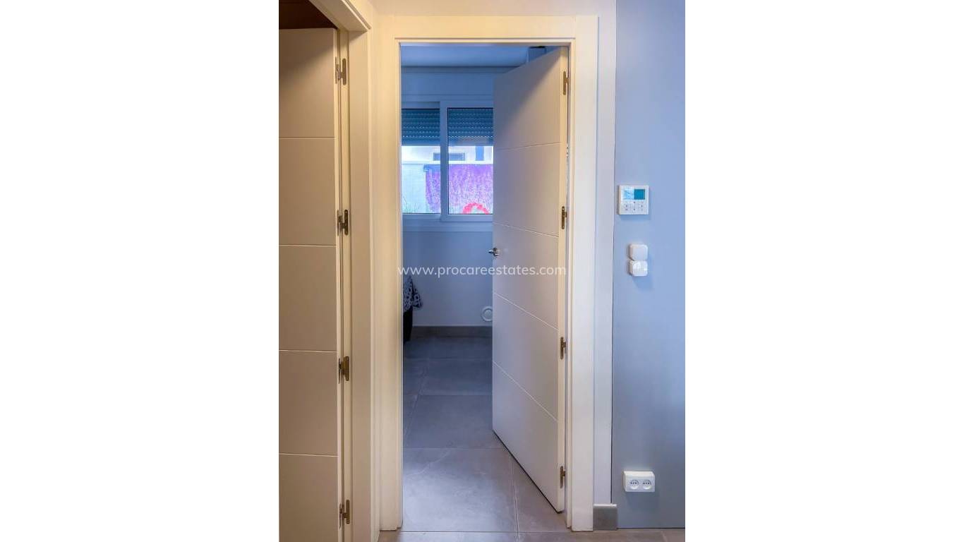 Resale - Apartment - Torrevieja - Aguas Nuevas