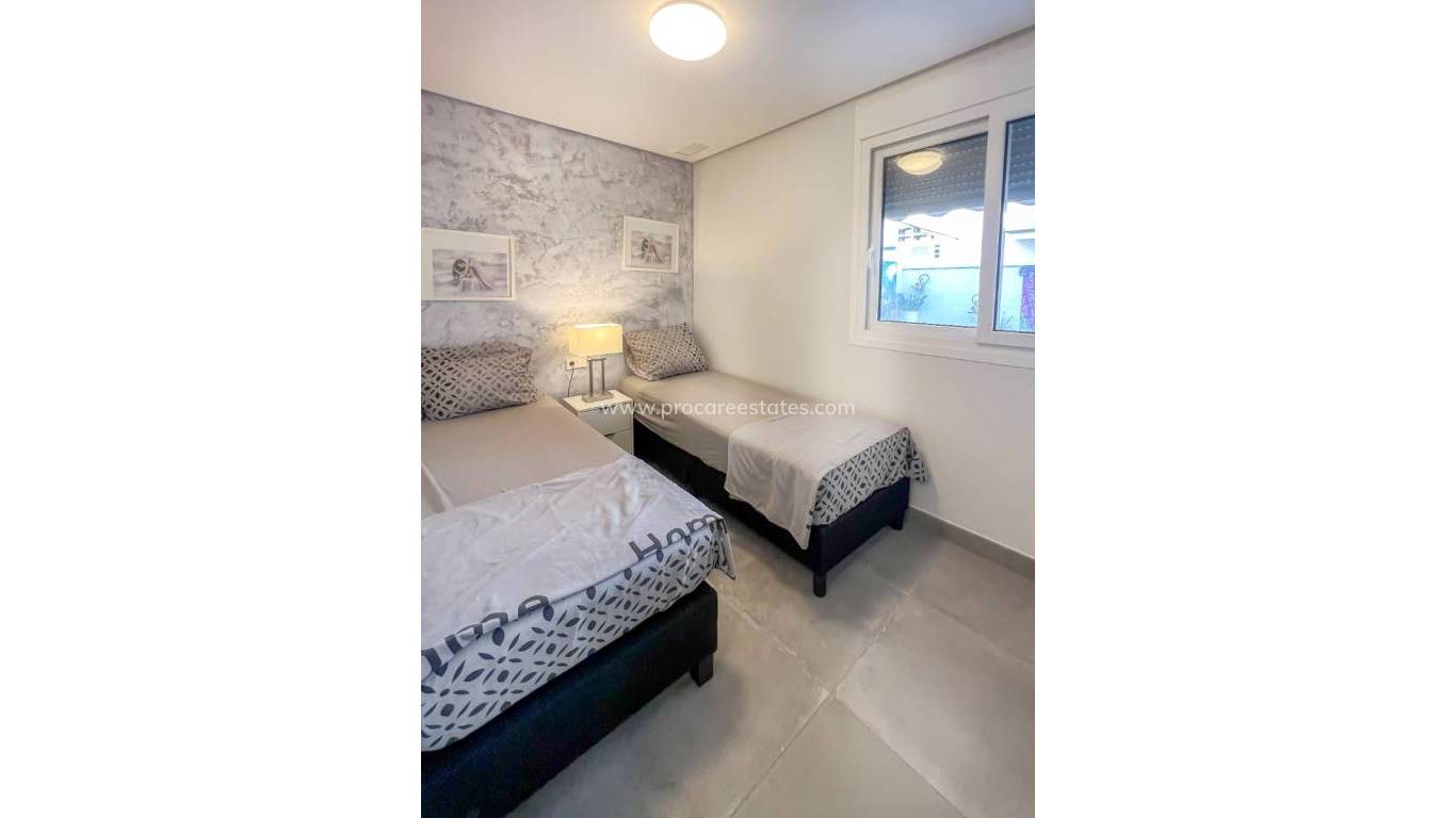 Resale - Apartment - Torrevieja - Aguas Nuevas