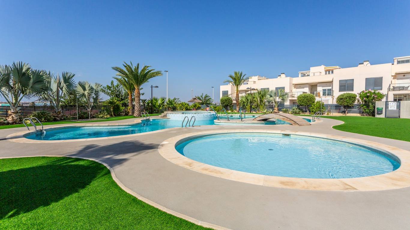 Resale - Apartment - Torrevieja - Aguas Nuevas