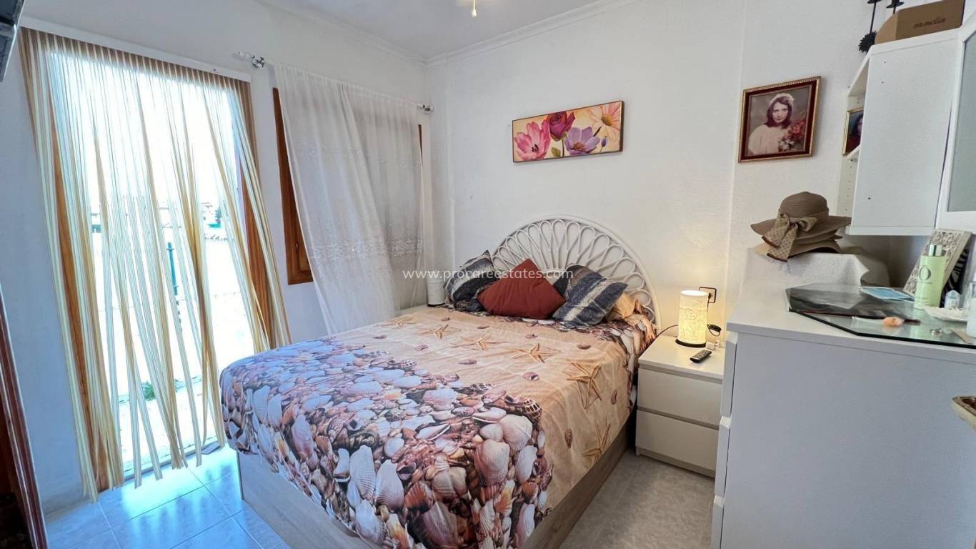 Resale - Apartment - Torrevieja - Aguas Nuevas