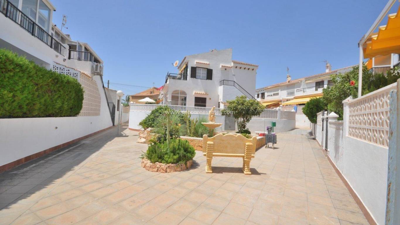 Resale - Apartment - Torrevieja - Aguas Nuevas