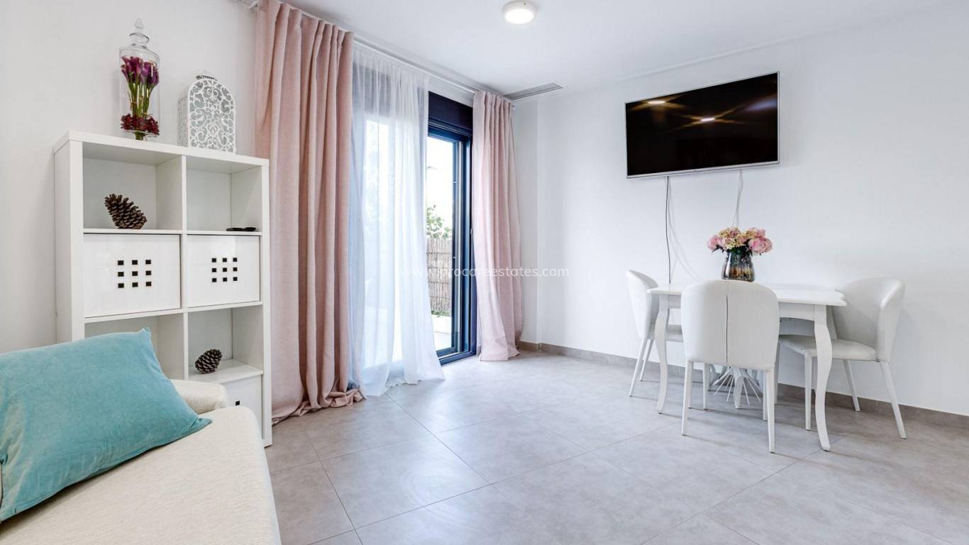 Resale - Apartment - Torrevieja - Aguas Nuevas