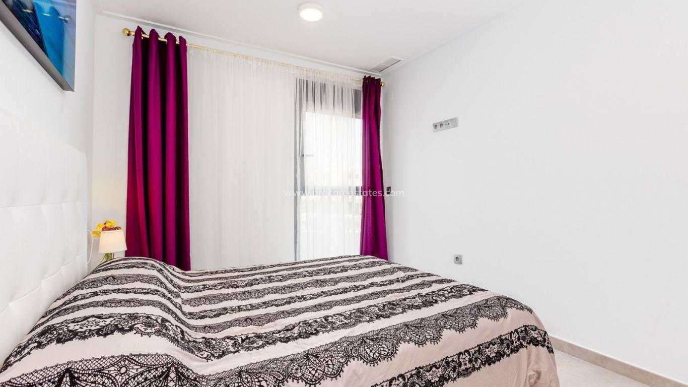 Resale - Apartment - Torrevieja - Aguas Nuevas