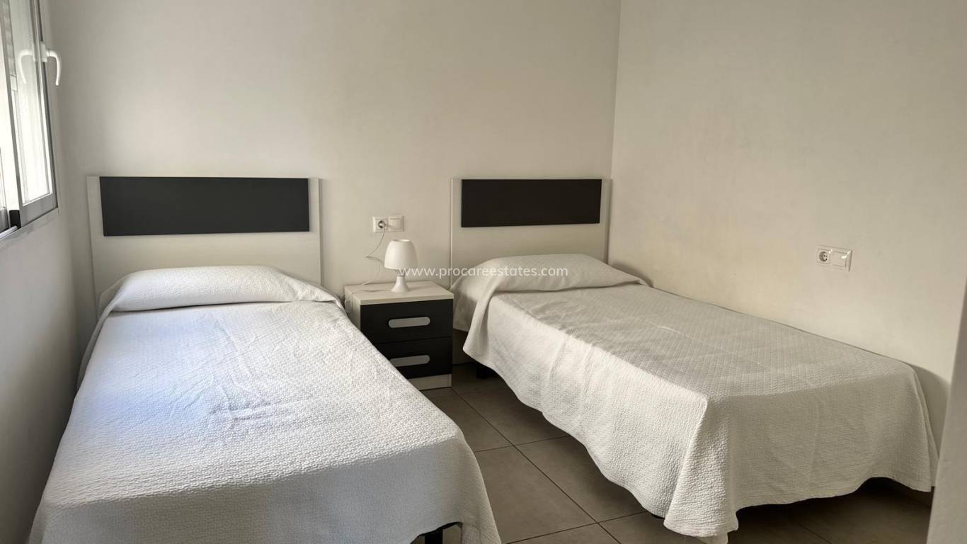 Resale - Apartment - Torrevieja - Aguas Nuevas