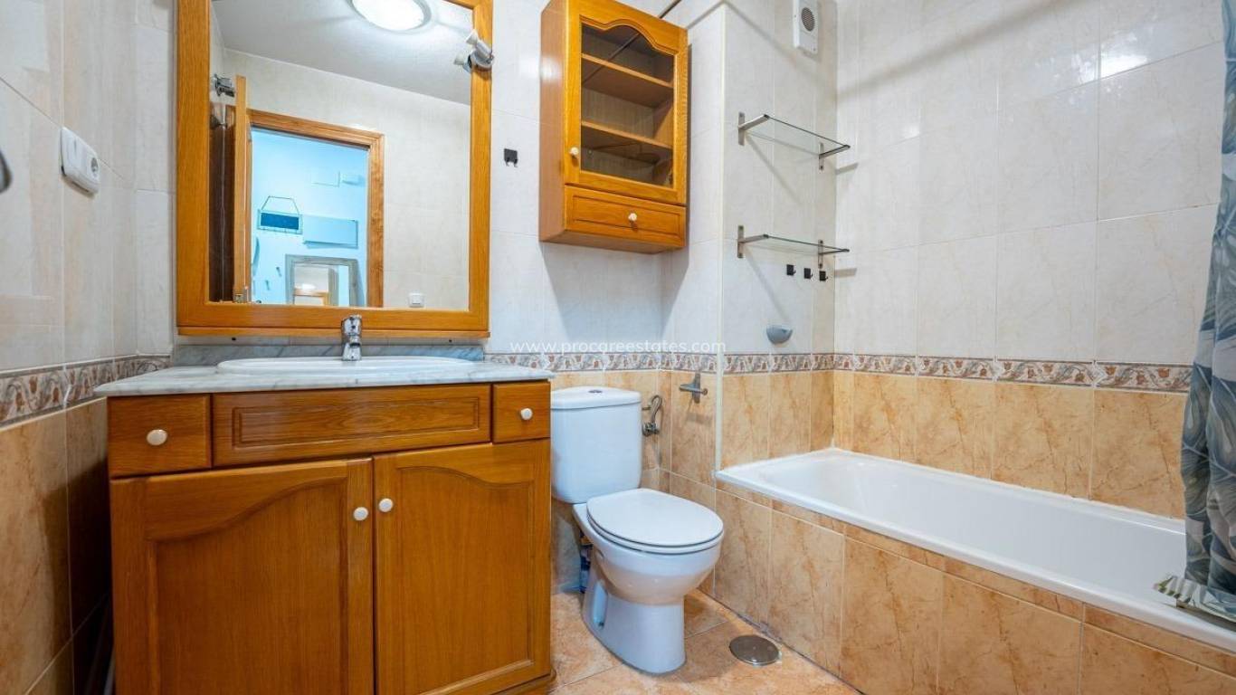 Resale - Apartment - Torrevieja - Aguas Nuevas