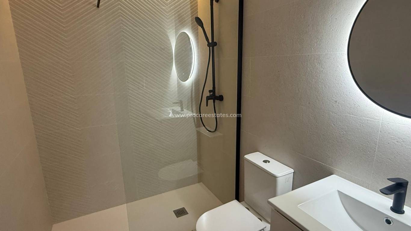 Resale - Apartment - Torrevieja - Aguas Nuevas