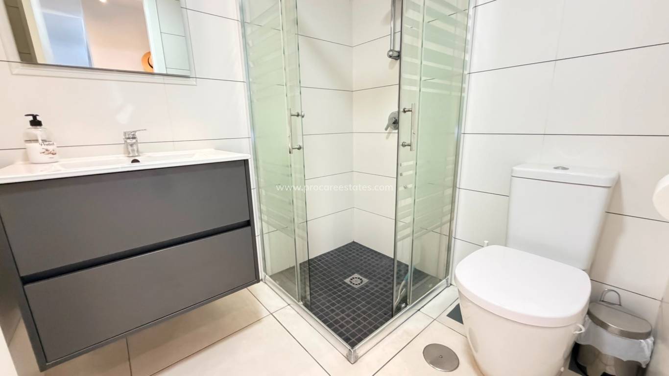 Resale - Apartment - Torrevieja - Aguas Nuevas