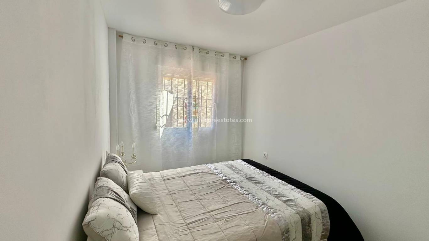 Resale - Apartment - Torrevieja - Cabo Cervera