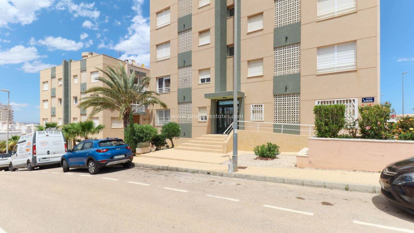 Resale - Apartment - Torrevieja - Cabo Cervera