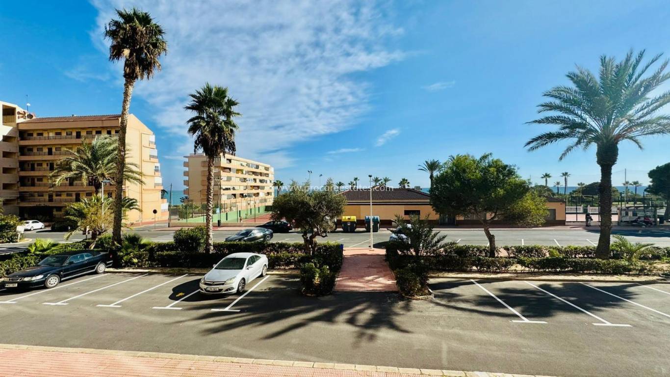 Resale - Apartment - Torrevieja - Cabo Cervera