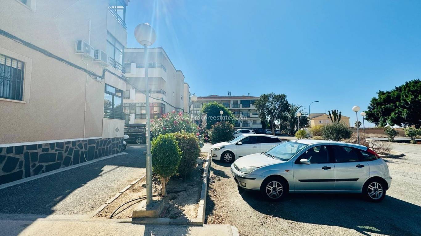 Resale - Apartment - Torrevieja - El Chaparral