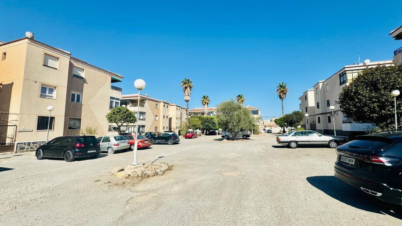 Resale - Apartment - Torrevieja - El Chaparral