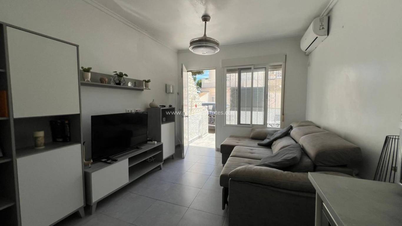 Resale - Apartment - Torrevieja - El Chaparral
