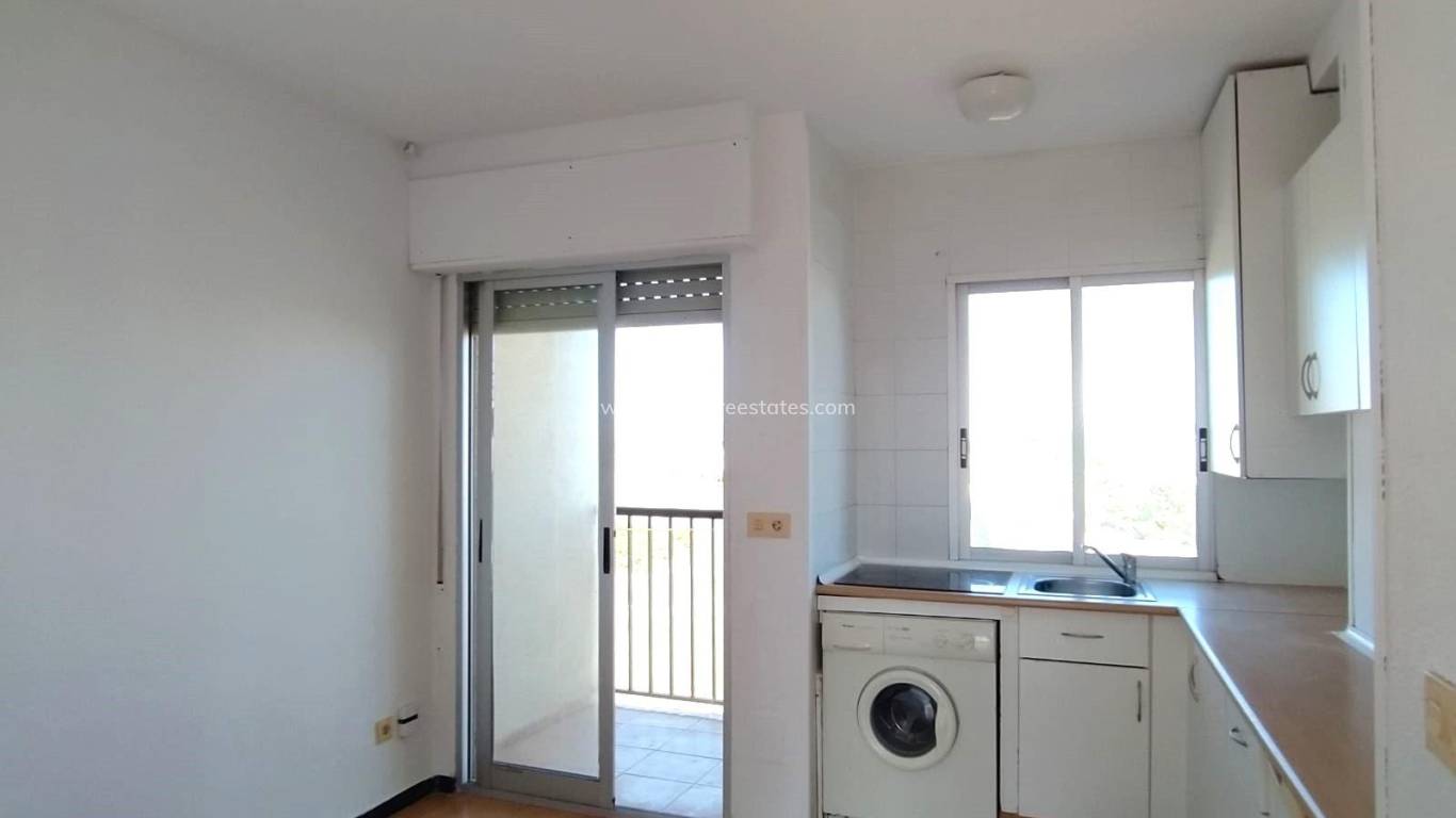 Resale - Apartment - Torrevieja - La Mata