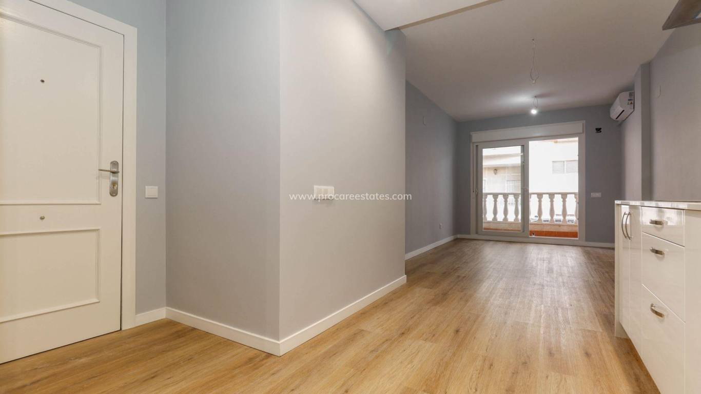 Resale - Apartment - Torrevieja - La Mata