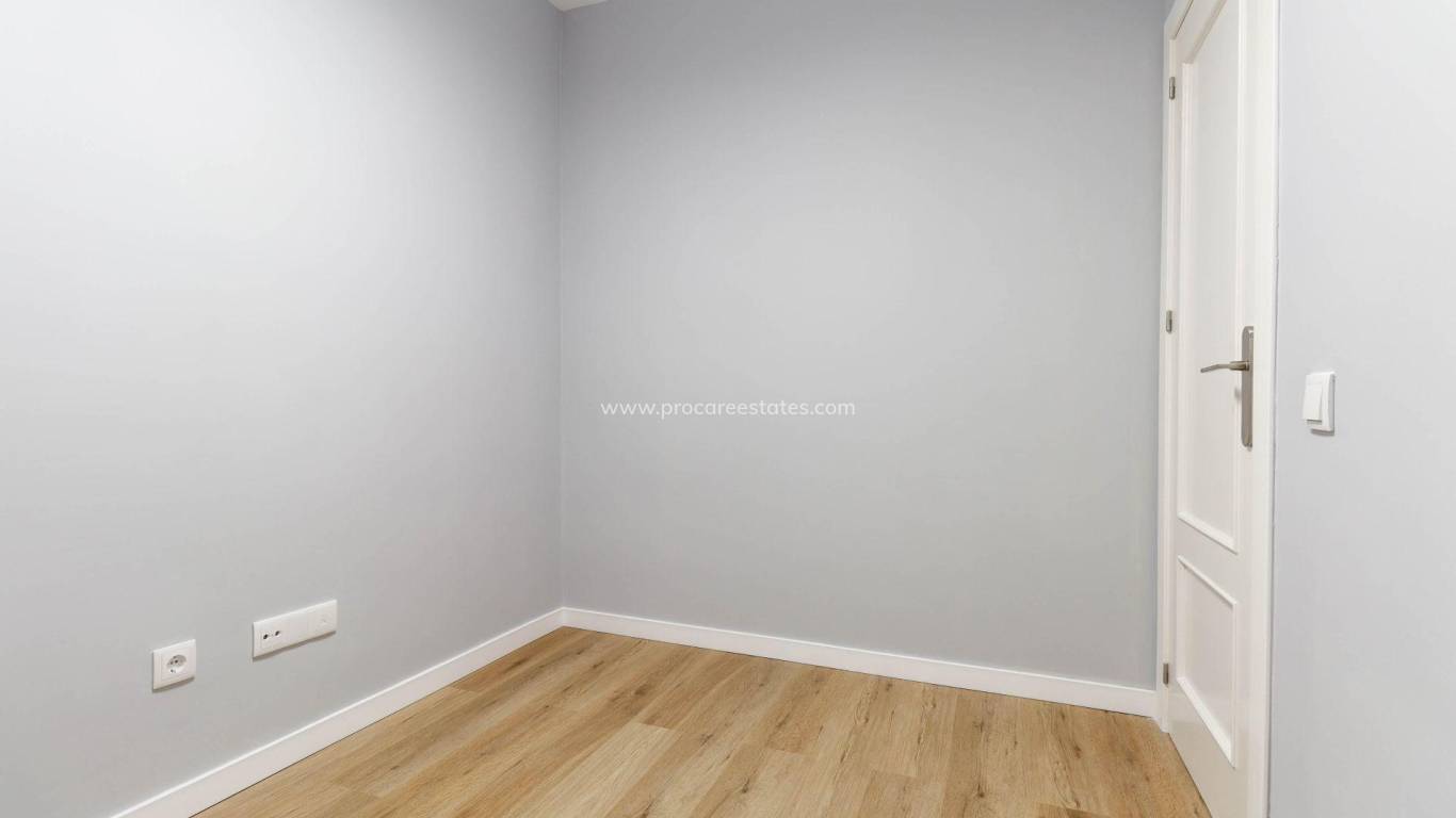 Resale - Apartment - Torrevieja - La Mata