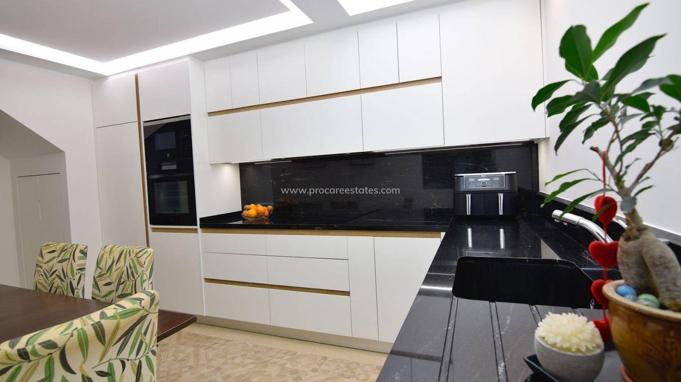 Resale - Apartment - Torrevieja - La Siesta - El Salado - Torreta