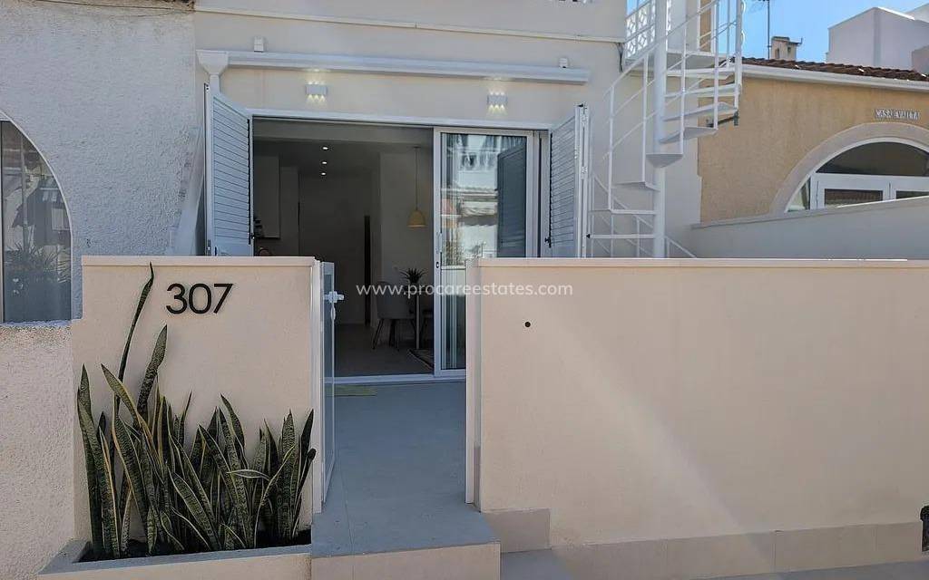 Resale - Apartment - Torrevieja - La Siesta - El Salado - Torreta