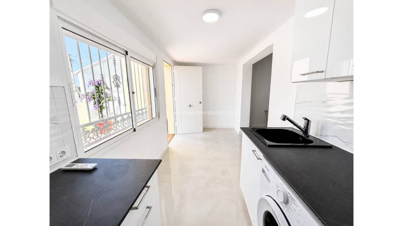 Resale - Apartment - Torrevieja - La Siesta - El Salado - Torreta
