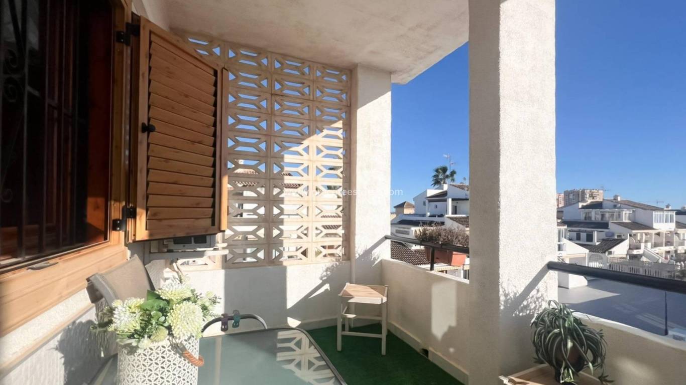 Resale - Apartment - Torrevieja - Miramar - Torre del Moro