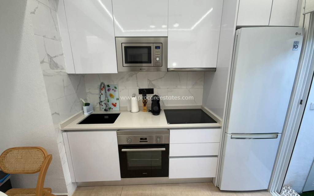 Resale - Apartment - Torrevieja - Miramar - Torre del Moro