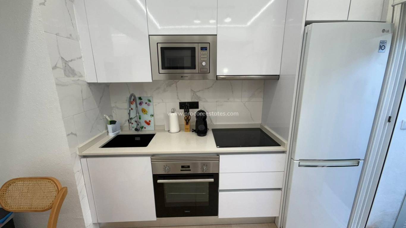 Resale - Apartment - Torrevieja - Miramar - Torre del Moro