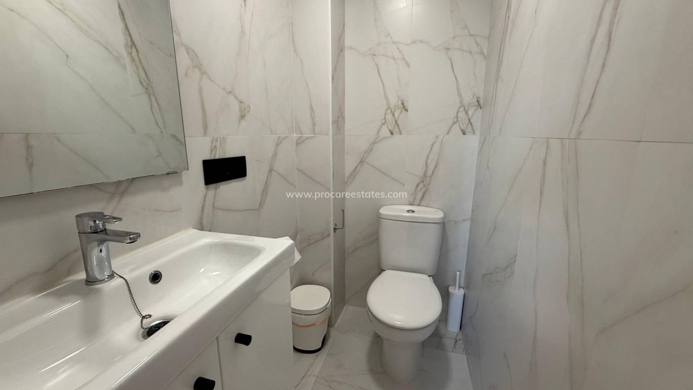 Resale - Apartment - Torrevieja - Miramar - Torre del Moro