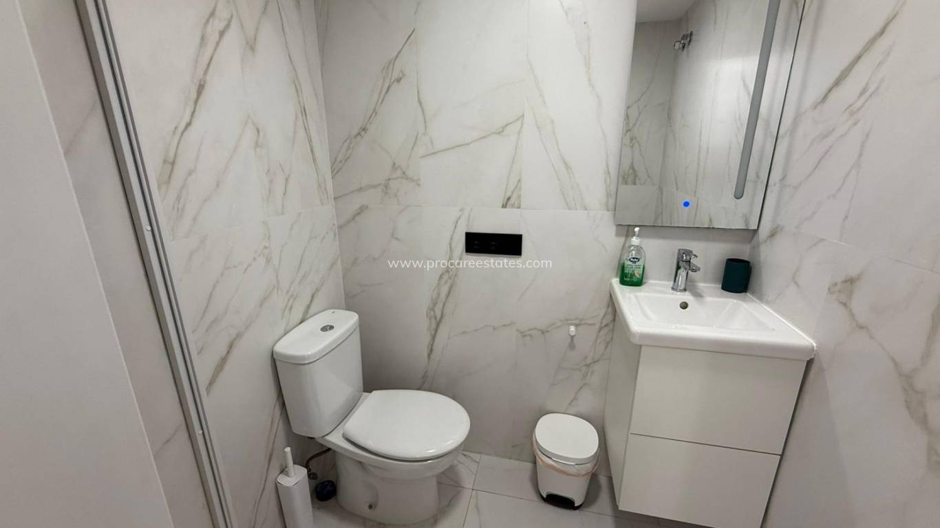 Resale - Apartment - Torrevieja - Miramar - Torre del Moro
