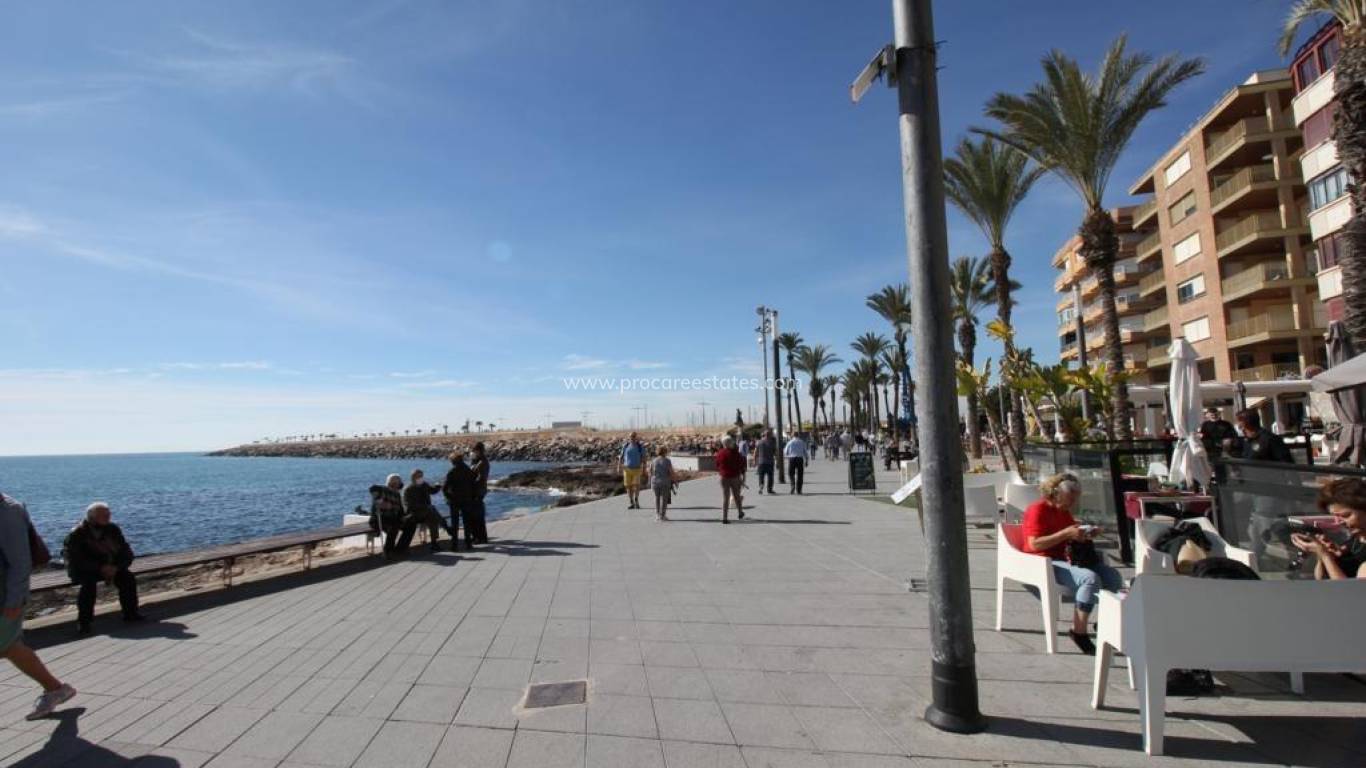 Resale - Apartment - Torrevieja - Paseo maritimo