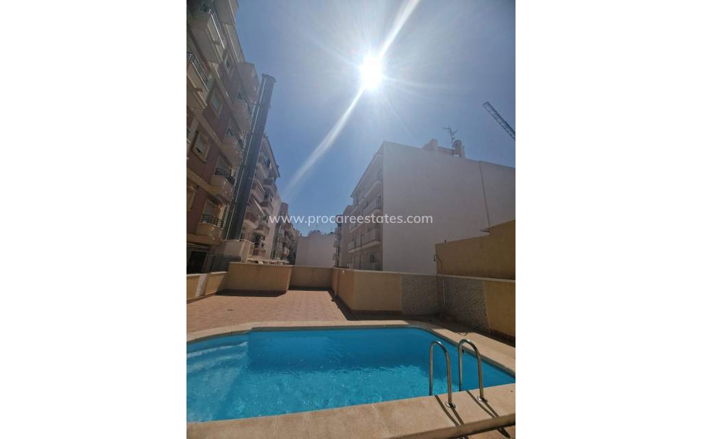 Resale - Apartment - Torrevieja - Paseo maritimo