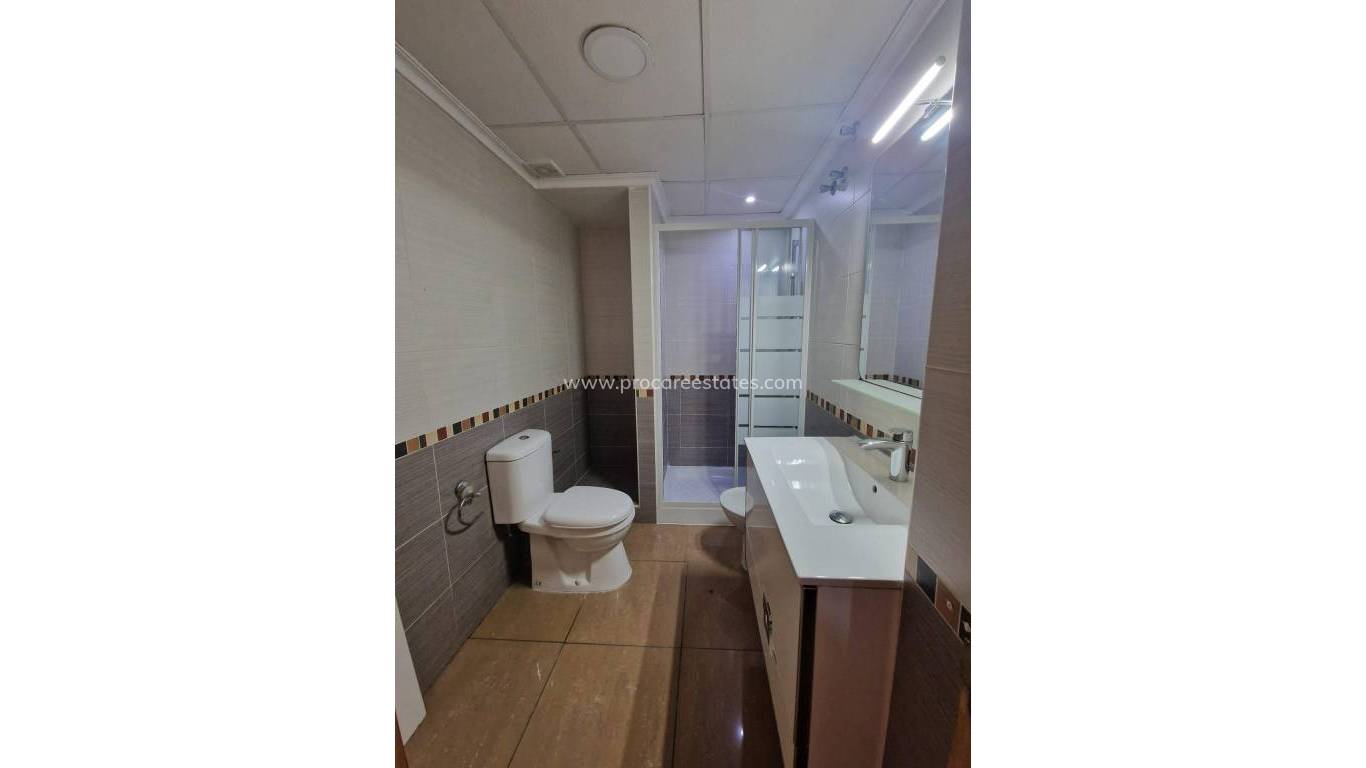 Resale - Apartment - Torrevieja - Paseo maritimo