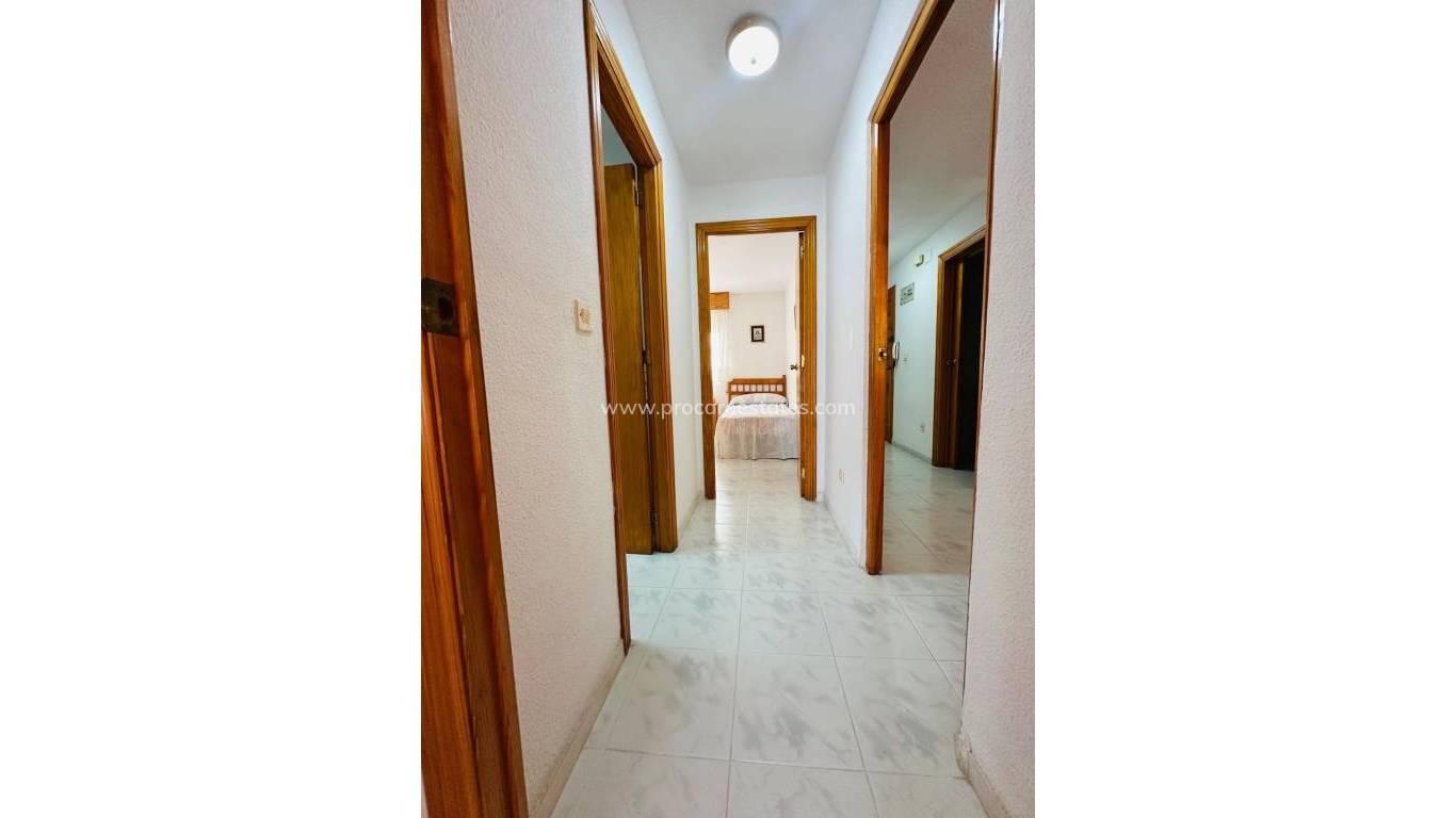 Resale - Apartment - Torrevieja - Paseo maritimo