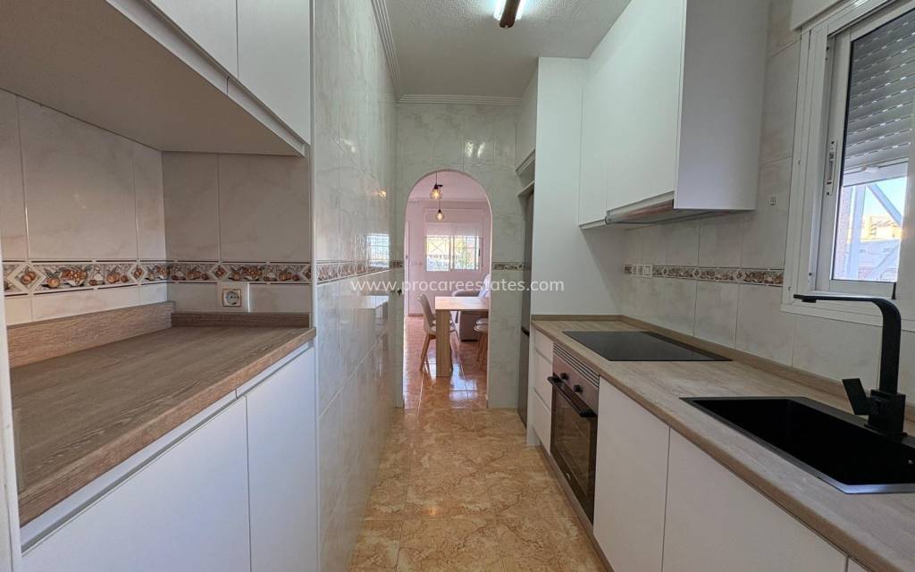 Resale - Apartment - Torrevieja - Paseo maritimo