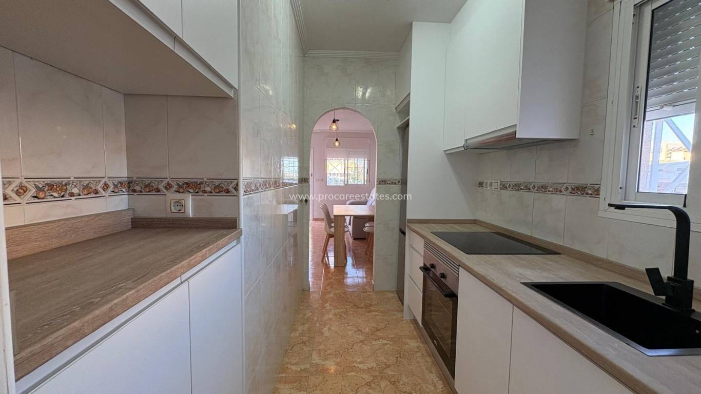 Resale - Apartment - Torrevieja - Paseo maritimo