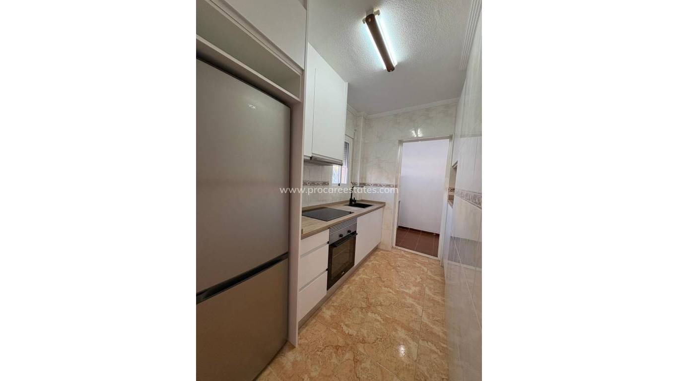Resale - Apartment - Torrevieja - Paseo maritimo