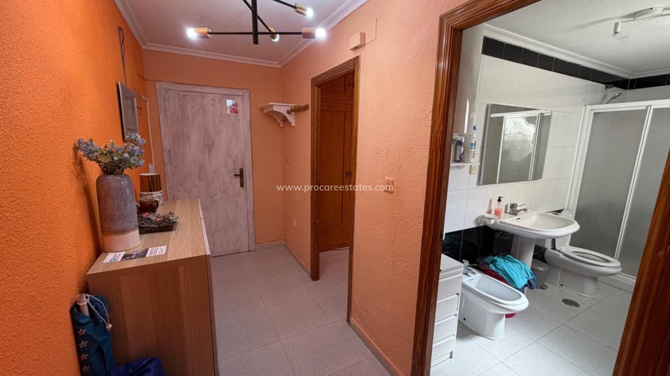 Resale - Apartment - Torrevieja - Paseo maritimo