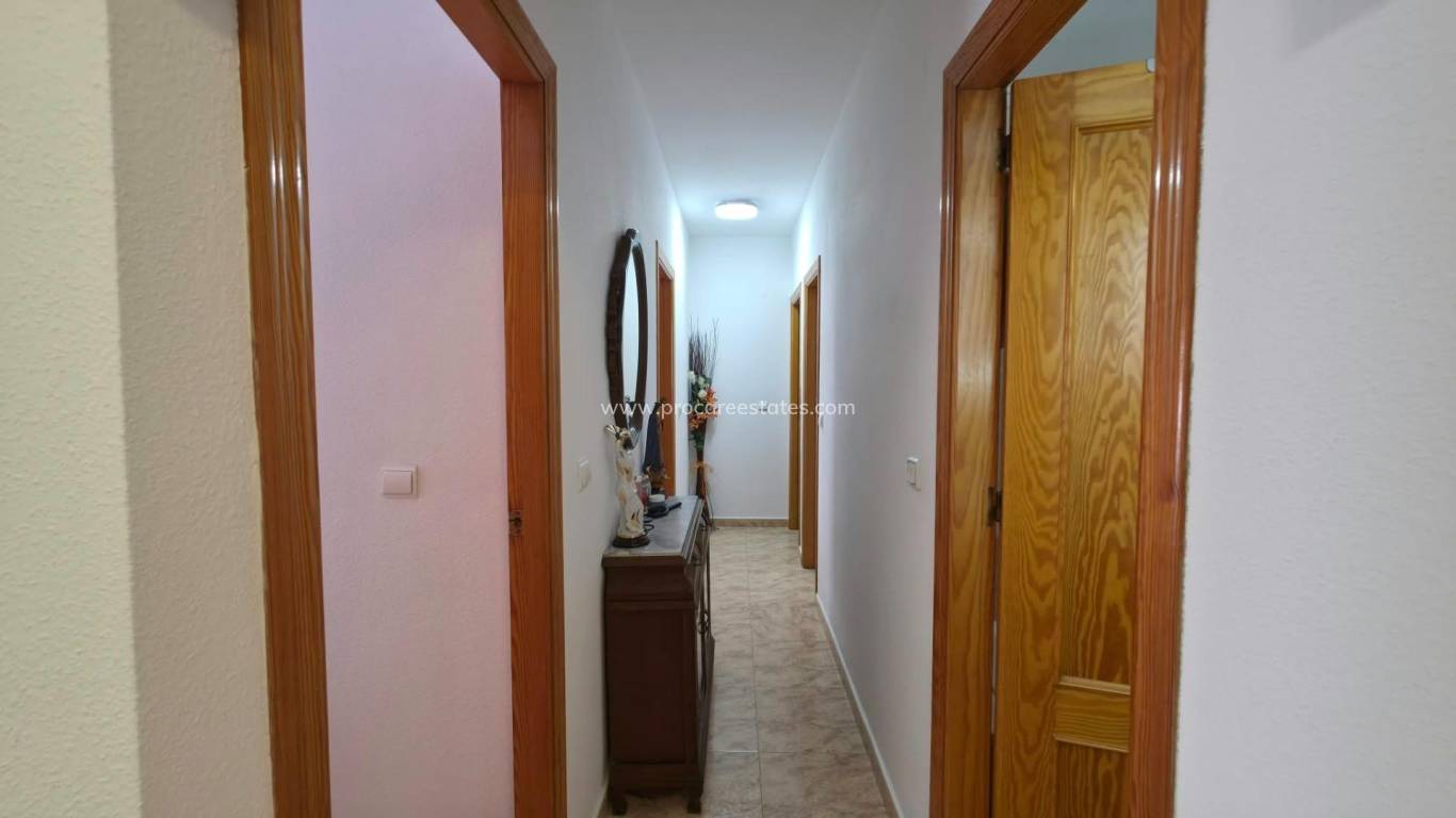 Resale - Apartment - Torrevieja - Paseo maritimo