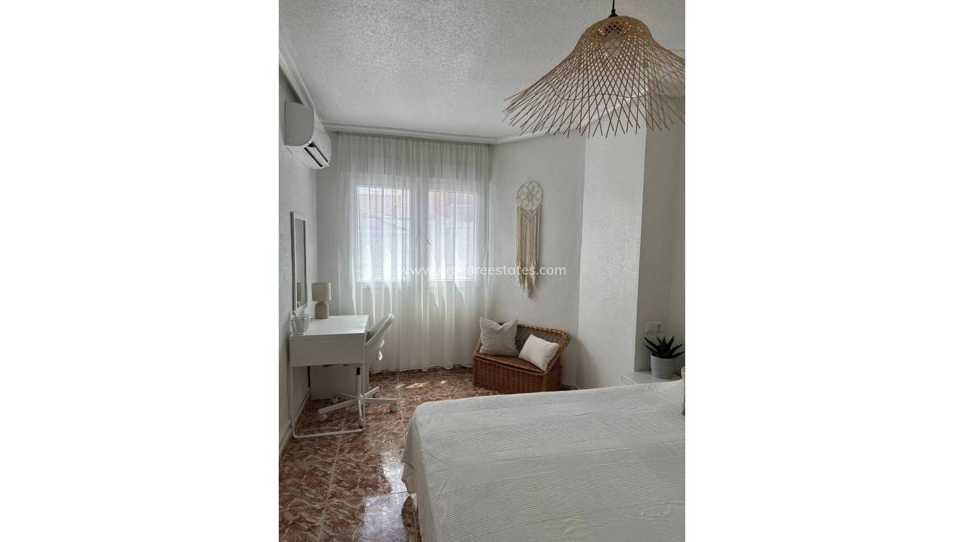 Resale - Apartment - Torrevieja - Playa Del Cura