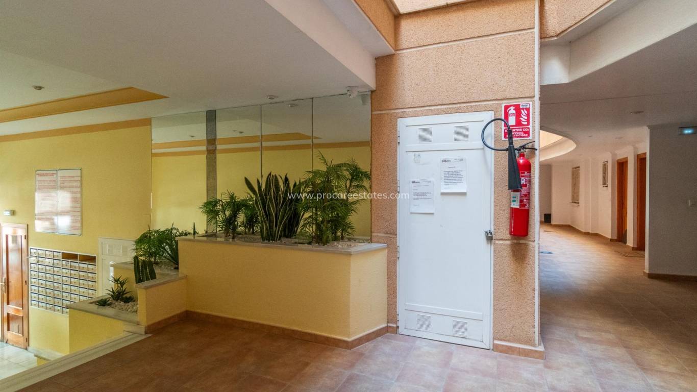 Resale - Apartment - Torrevieja - Torrevieja Center