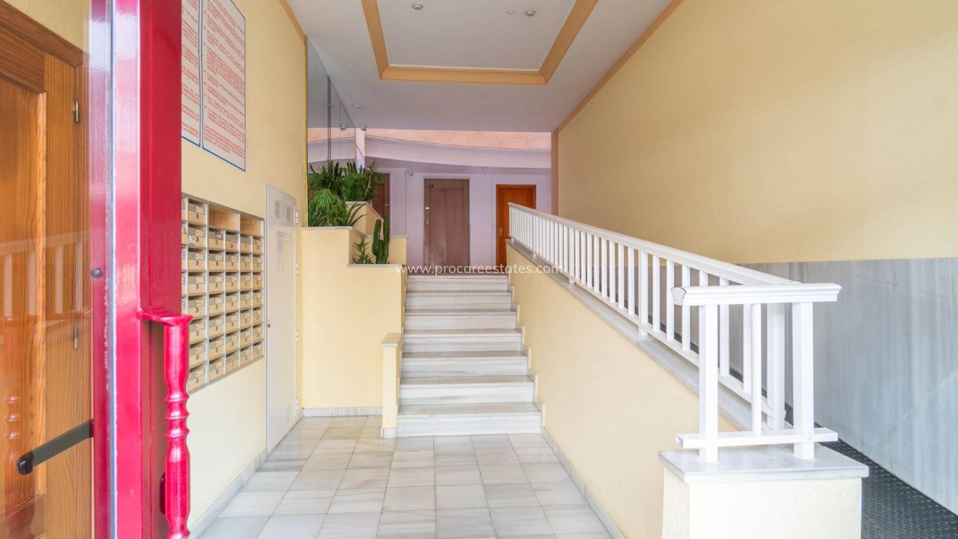 Resale - Apartment - Torrevieja - Torrevieja Center