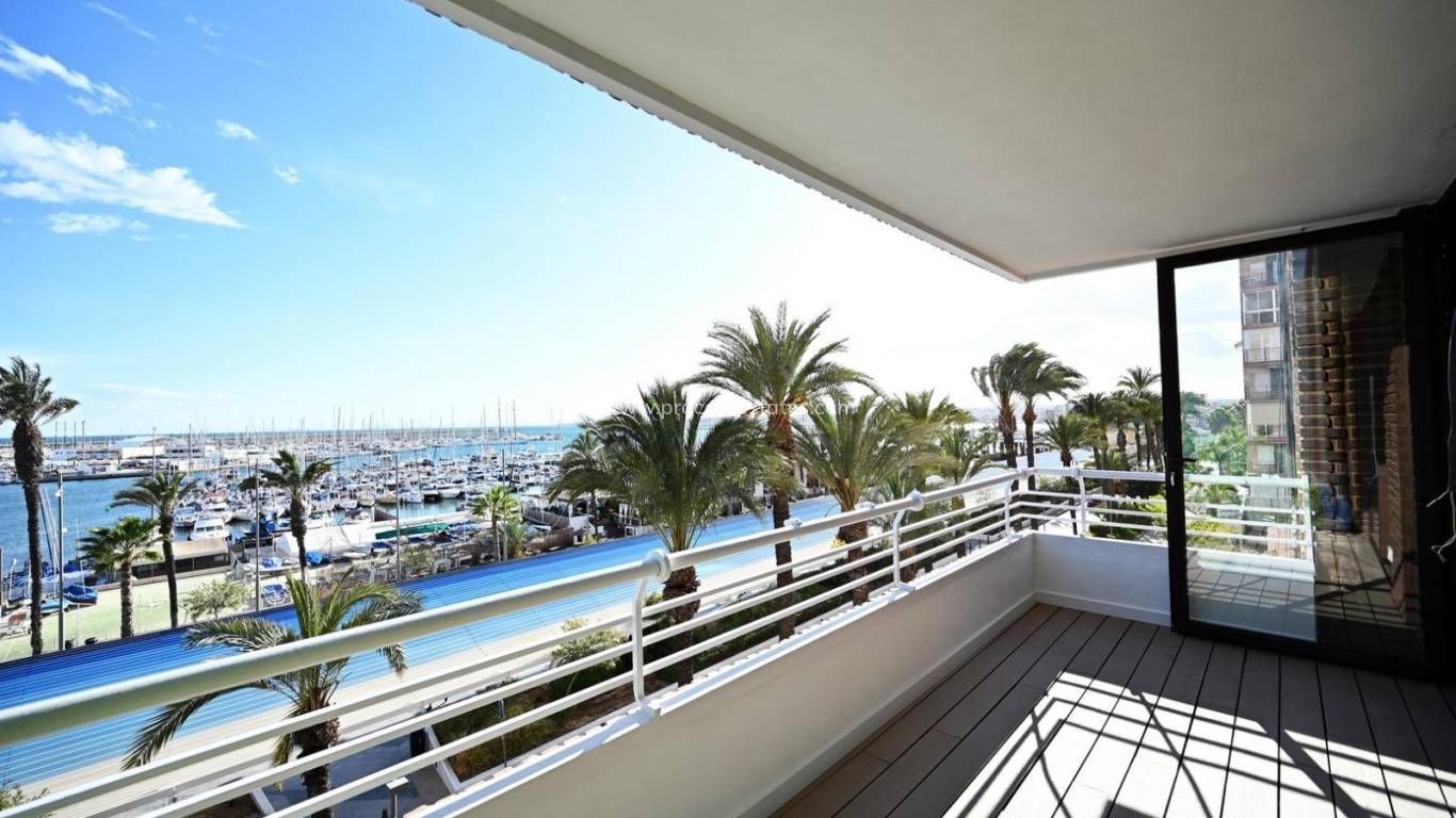 Resale - Apartment - Torrevieja - Torrevieja Center