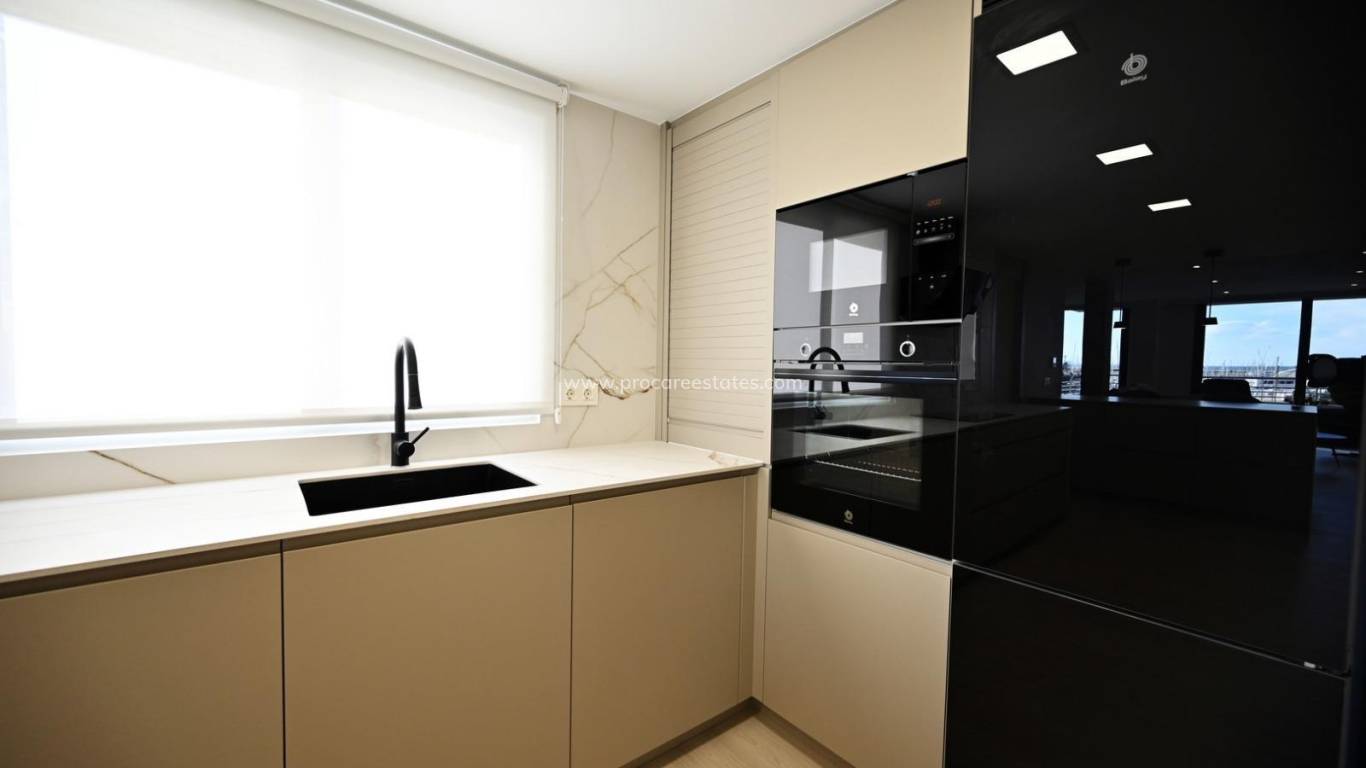 Resale - Apartment - Torrevieja - Torrevieja Center