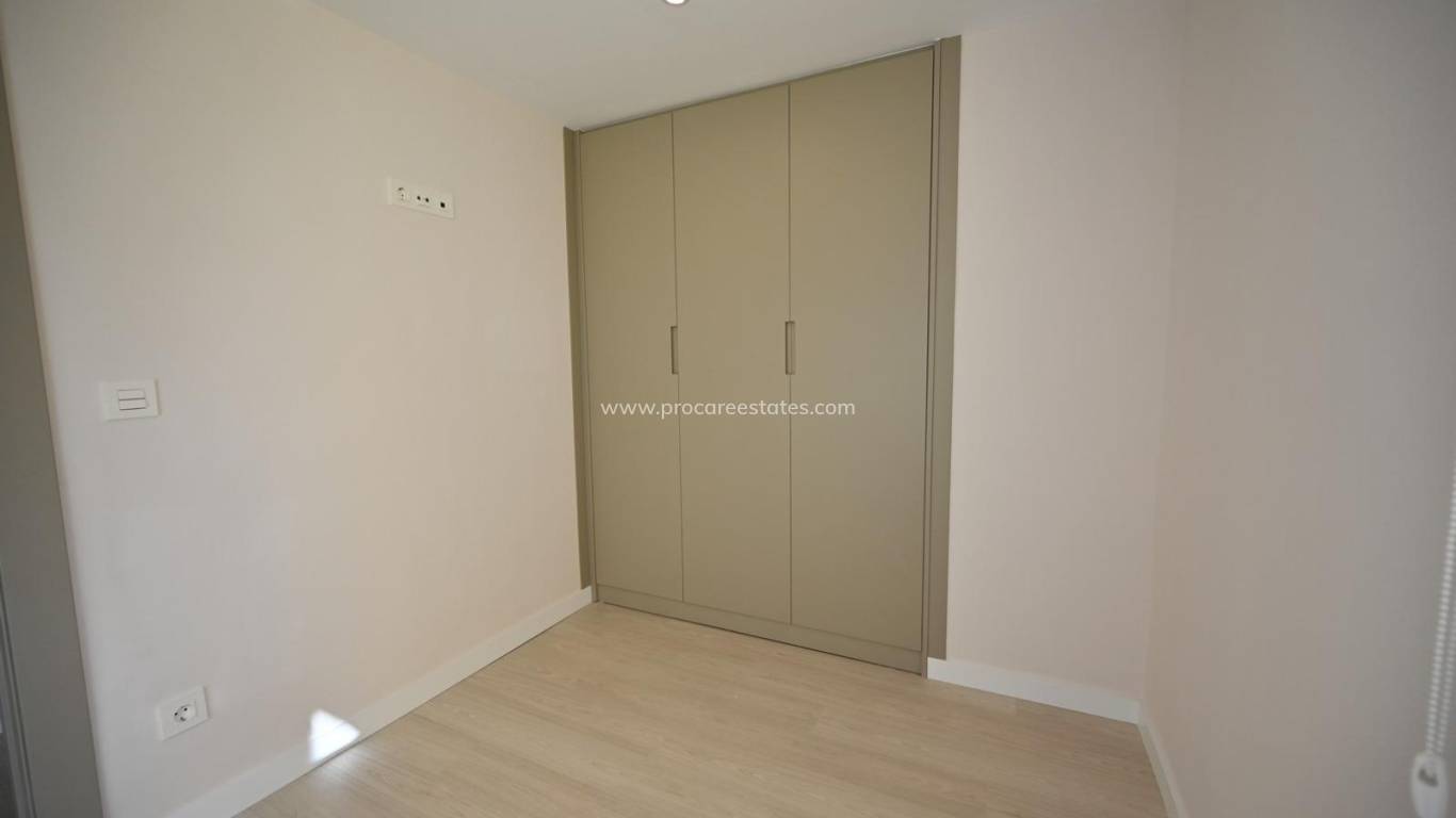 Resale - Apartment - Torrevieja - Torrevieja Center