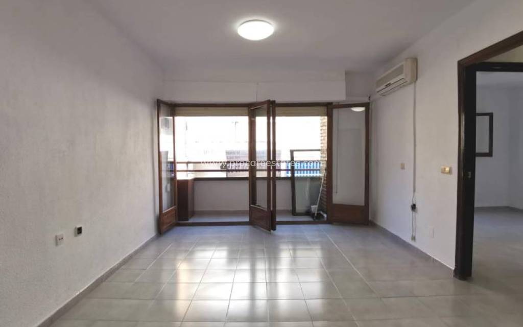 Resale - Apartment - Torrevieja - Torrevieja Center