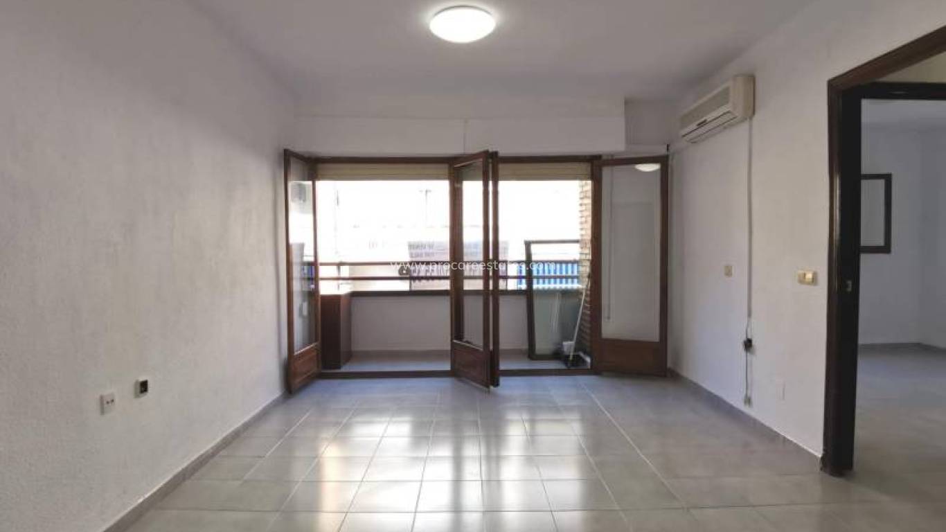 Resale - Apartment - Torrevieja - Torrevieja Center