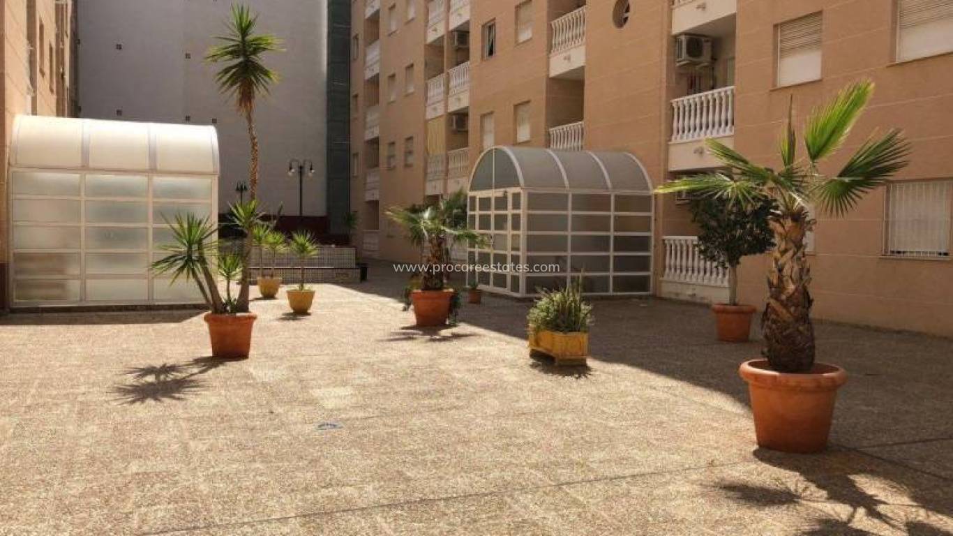 Resale - Apartment - Torrevieja - Torrevieja Center