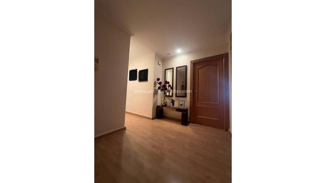 Resale - Apartment - Torrevieja - Torrevieja Center