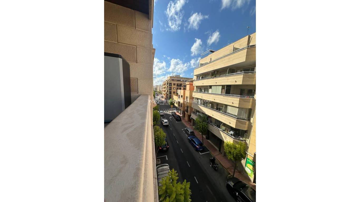 Resale - Apartment - Torrevieja - Torrevieja Center